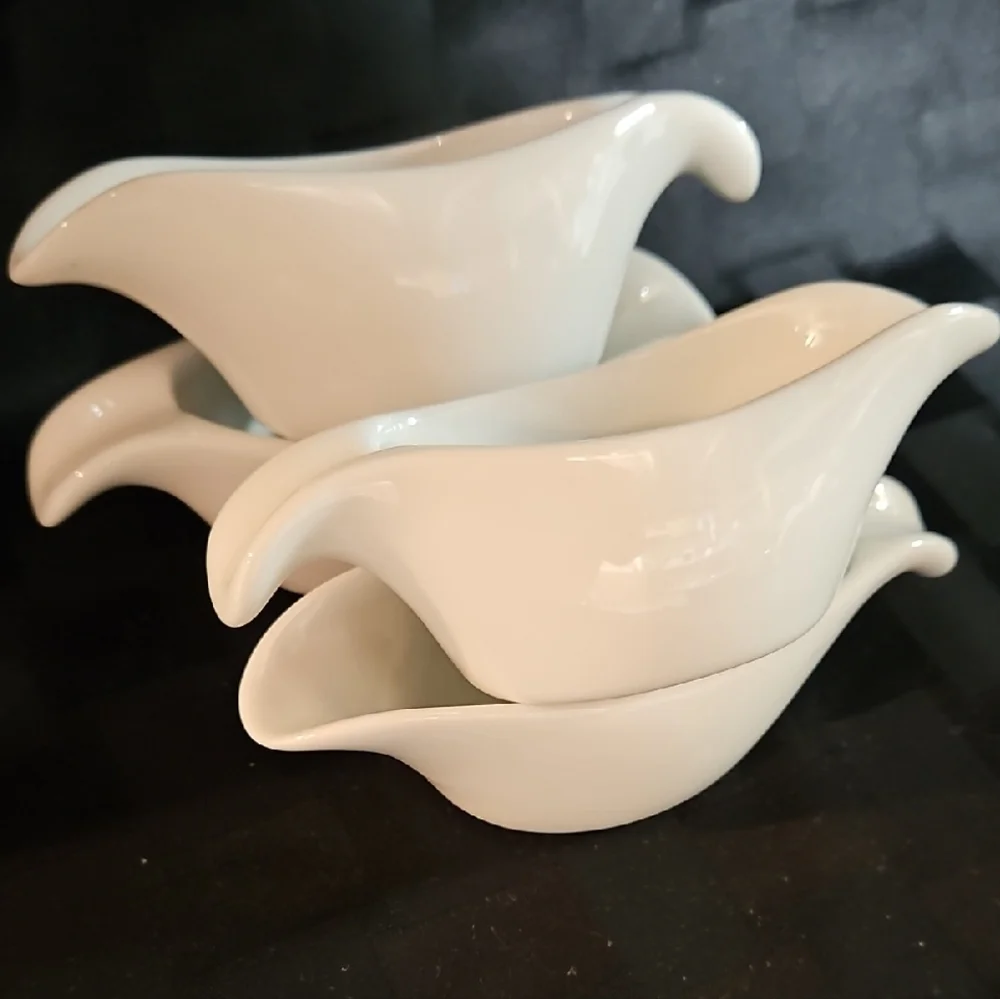 Set of 4 White Ceramic Gravy Sauce Boats, Individual Pourers